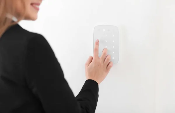 Young woman using security system indoors — Stock Photo, Image