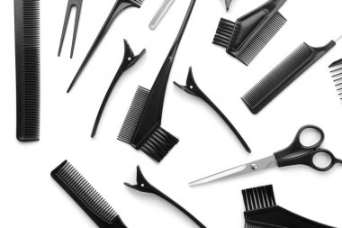 Profesyonel kuaför beyaz zemin üzerine, üstten görünüm ayarlandı