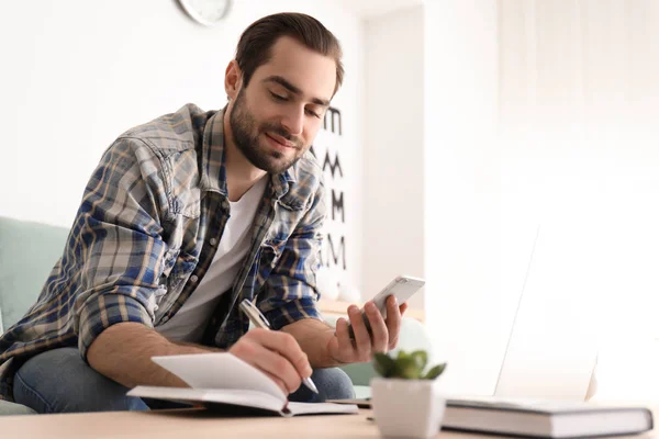 Male freelancer working in home office — Stock Photo, Image