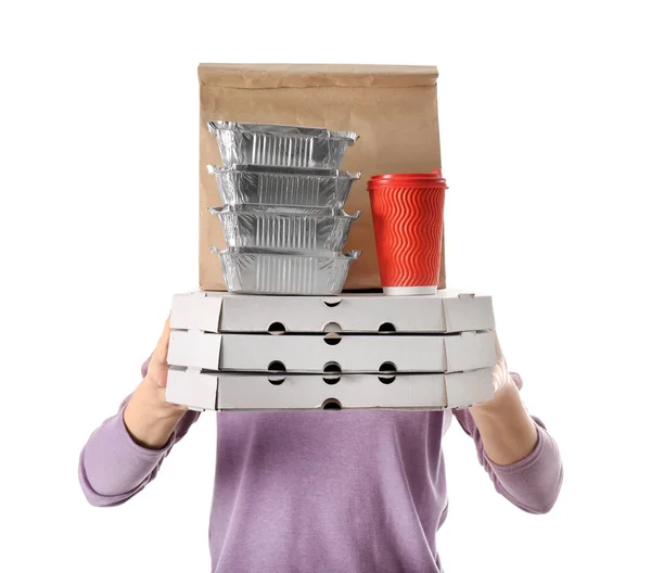 Mujer con productos en bolsa de papel y contenedores sobre fondo blanco. Servicio de entrega de alimentos —  Fotos de Stock