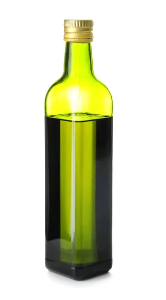 Стеклянная бутылка с оливковым маслом на белом фоне — стоковое фото