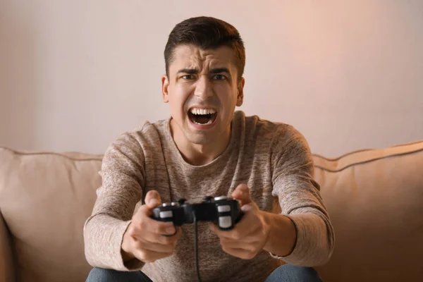 Junger Mann Spielt Videospiel Hause — Stockfoto