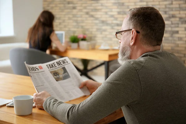 Senior Man Reading Newspaper Cafe — Stock Photo, Image
