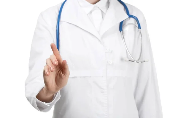 Kadın doktor bir şey beyaz arka plan üzerinde gösterilen — Stok fotoğraf