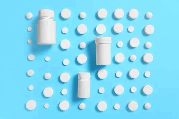 Muchas píldoras diferentes en el fondo de color —  Fotos de Stock