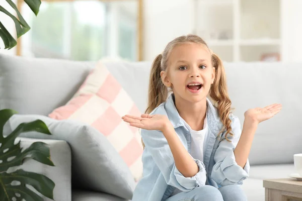 Cute little girl at home — Stock Photo, Image