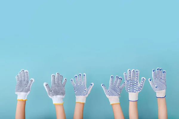 Female hands in gloves on color background — ストック写真