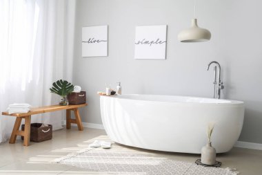 Modern banyonun iç mimarisi.