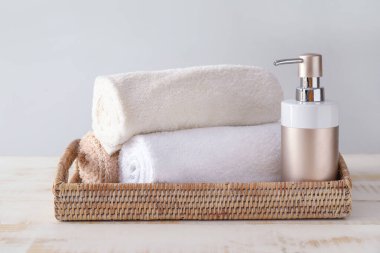 Sofrada yumuşak havlu ve sabun var.