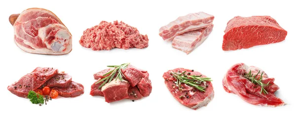 Set s různými syrové maso na bílém pozadí — Stock fotografie