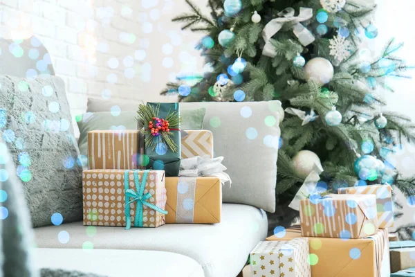Many Christmas gift boxes in room — Stock Photo, Image