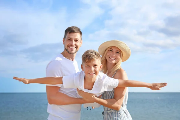 Portrait of happy family on sea beach — Stock Photo, Image