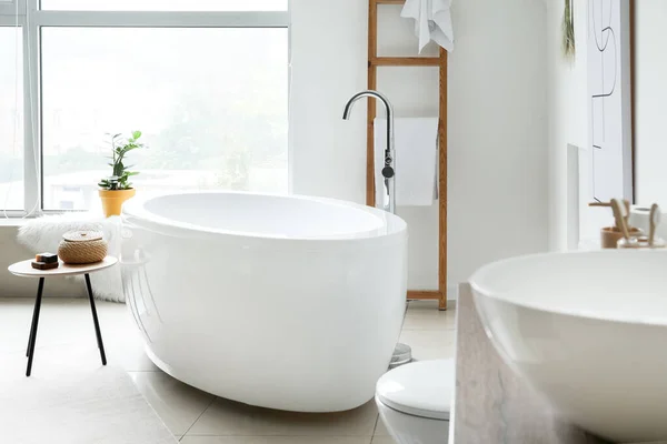 现代浴室风格新颖的内饰 — 图库照片