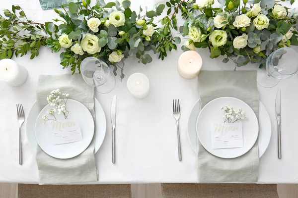 Beautiful table setting with floral decor — Stock Photo, Image