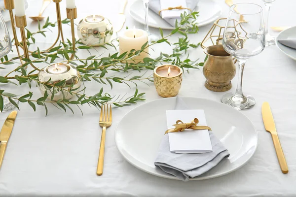 Hermosa mesa con decoración floral —  Fotos de Stock