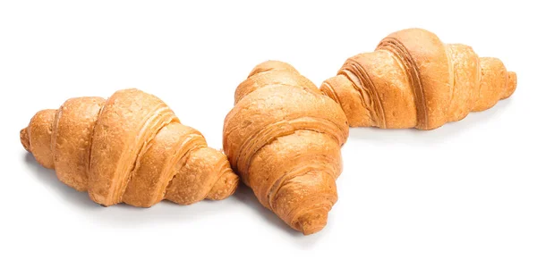 Söta välsmakande croissanter på vit bakgrund — Stockfoto