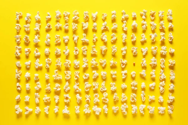 Many popcorn and one kernel on color background. Concept of uniqueness — Stock Photo, Image