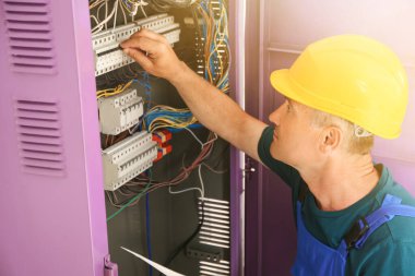 Elektrikçi ile dağıtım panosu tamir devre şeması