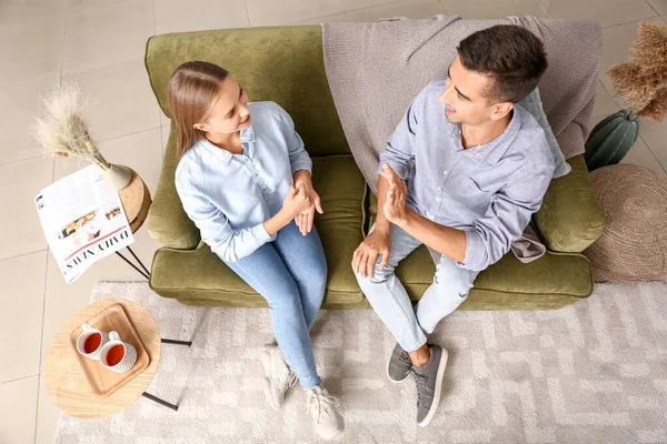 Young deaf mute couple using sign language at home — Stock Photo, Image