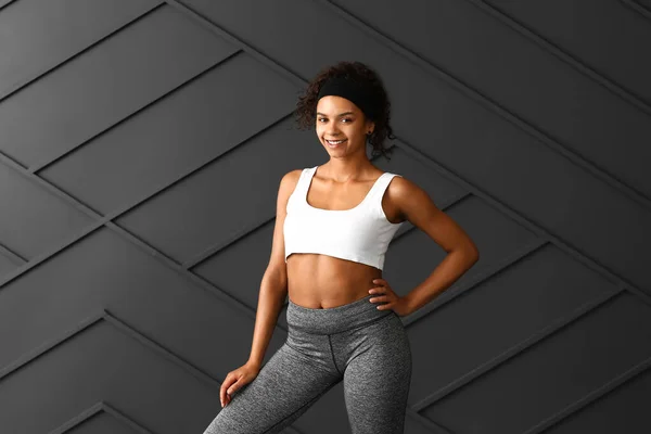 Sporty African-American woman on grey background — Stock Photo, Image