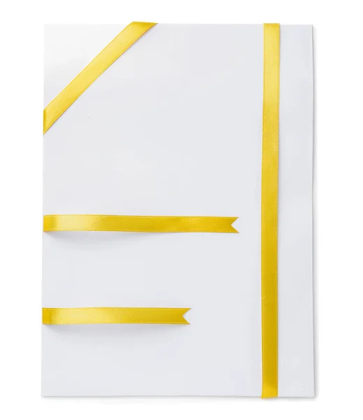 Hoja de papel en blanco con cinta dorada sobre fondo blanco — Foto de Stock