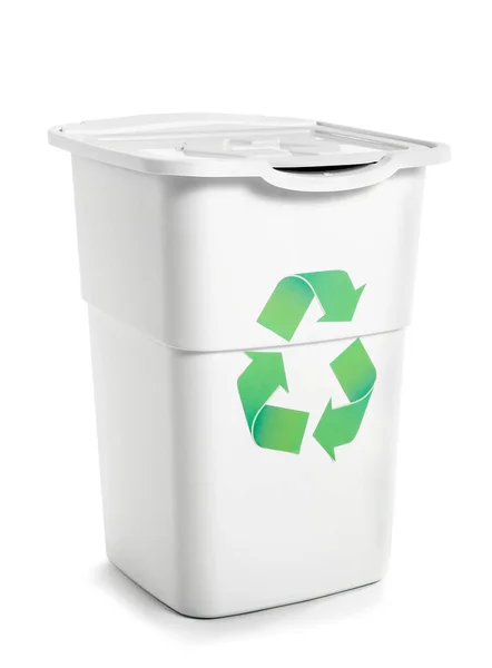 Kontejner na odpadky s recyklační značkou na bílém pozadí — Stock fotografie