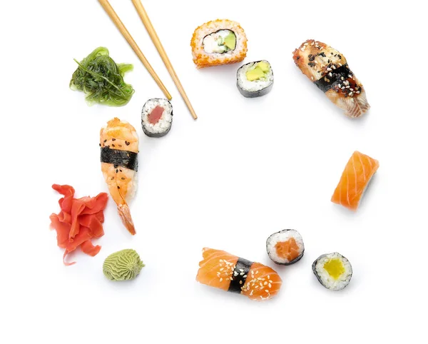 Složení s různými sushi na bílém pozadí — Stock fotografie