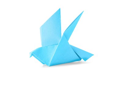 Beyaz arkaplanda origami kuşu