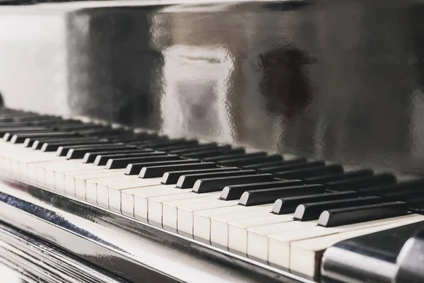 Chaves de piano de cauda, close-up — Fotografia de Stock