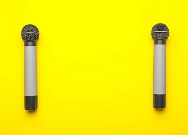 Сучасні мікрофони на кольоровому фоні — стокове фото