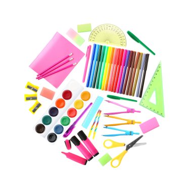 Beyaz arkaplanda şık kırtasiye seti