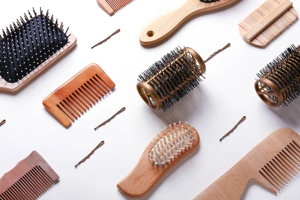 Conjunto de herramientas de peluquería sobre fondo blanco —  Fotos de Stock