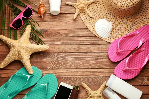 Composition with beach accessories on wooden background — Stock Photo, Image