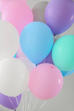 Açık arkaplanda hava balonları, yakın plan