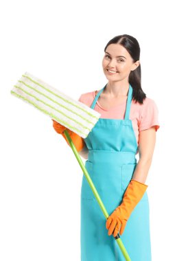 Beyaz arka planda paspası olan kadın hademe