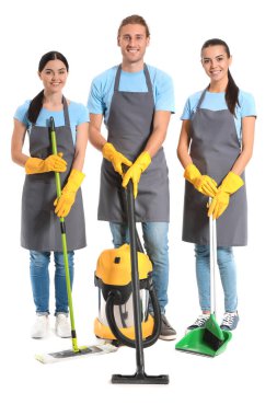 Beyaz arka plan üzerinde hademeler ekibi