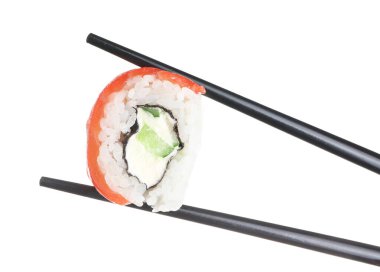 Lezzetli suşi çubuklarla beyaz arka plan üzerinde rulo
