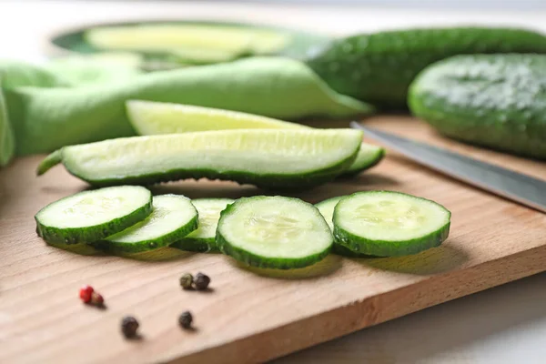 Pieces of fresh cucumbers on wooden board, closeup — Stock Photo, Image