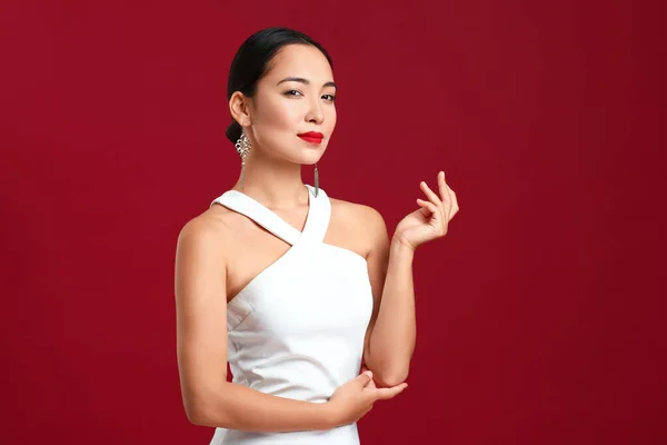 Fashionable Asian woman on color background — Stock Photo, Image
