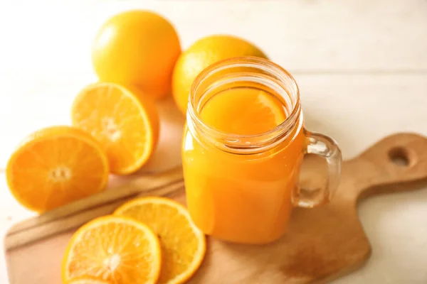 Mason jar of fresh orange juice on table — Stock Photo, Image