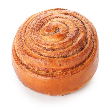 Beyaz arka planda lezzetli tarçın topuz