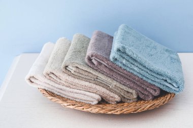 Masada yumuşak temiz havlular var.