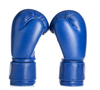 Beyaz arka planda bir çift boks eldiveni