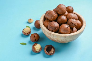 Renkli fındıklı macadamia fındıklı kase