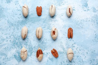 Lezzetli pekan fındık renk arka plan üzerinde