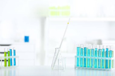 Test tüpleri ile laboratuvar tablo örnekleri