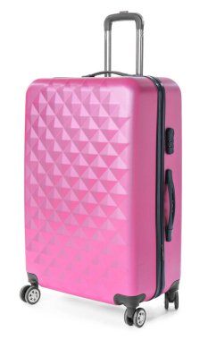 Beyaz arkaplanda paketlenmiş bavul