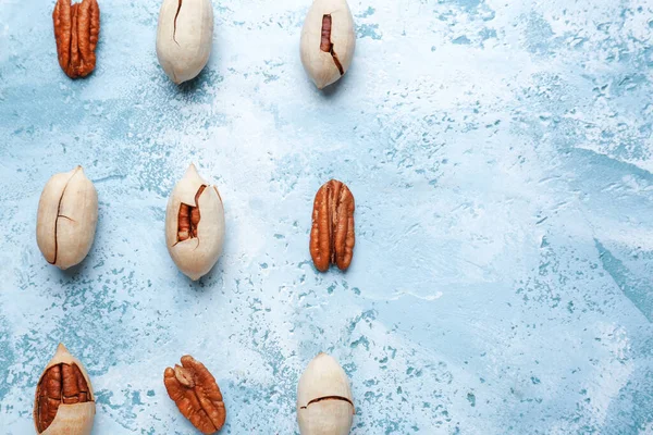 Tasty pecan nuts on color background — Stock Photo, Image