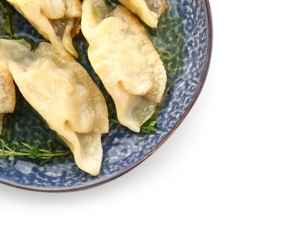 Plaat met smakelijke Japanse gyoza op witte achtergrond — Stockfoto