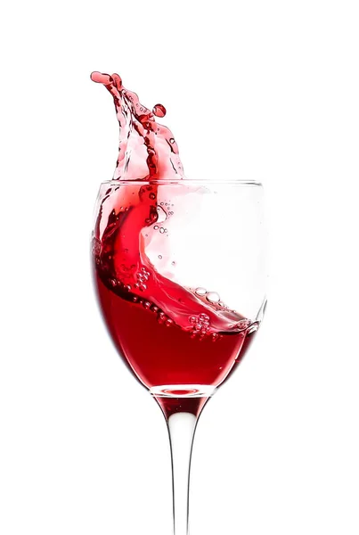 Glas wijn met plons op witte achtergrond — Stockfoto